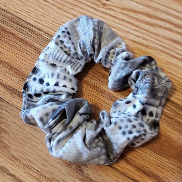 Set of 4 Hair SCRUNCHIES, black, yellow, white, gr - Picture 5 of 6
